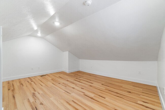 Building Photo - Brand New 3 bed, 2 bath Remodel located in...