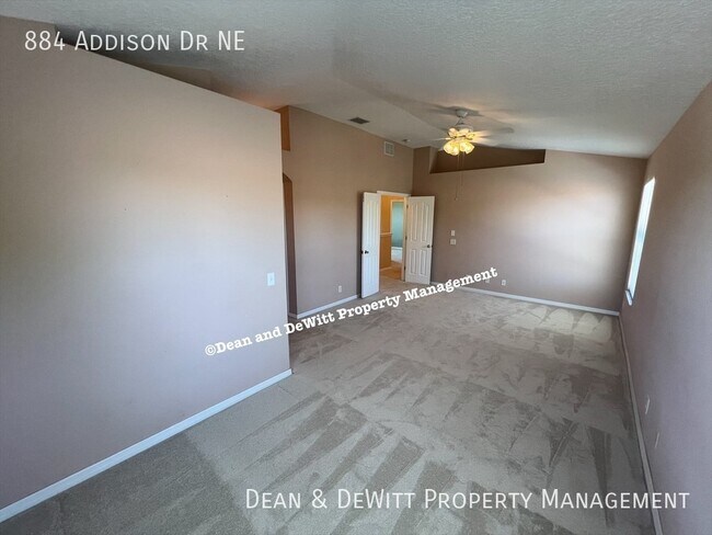 Building Photo - 884 Addison Dr NE