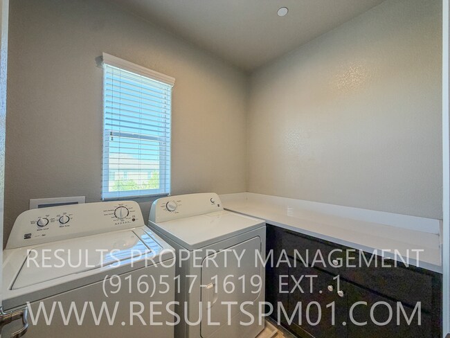 Building Photo - Beautiful Spacious El Dorado Hills Home in gated community