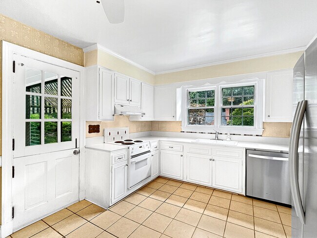 Kitchen - 307 Indian Springs Rd