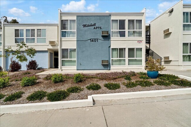 Building Photo - 1401 Mitchell Pl