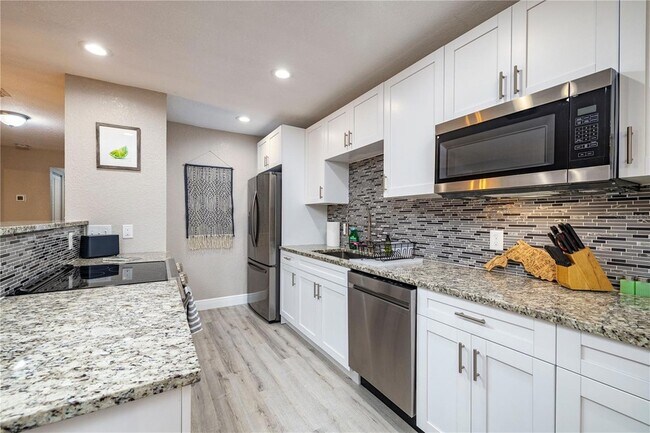 Building Photo - 113 W Adalee St