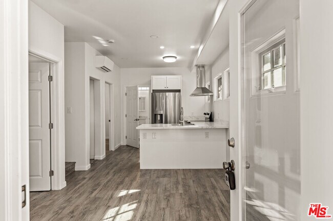 Building Photo - 929 W 23rd St