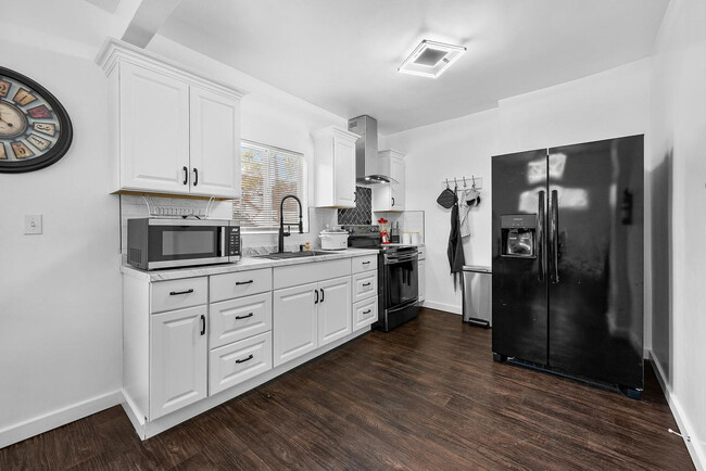 Building Photo - 2009 Sharon St