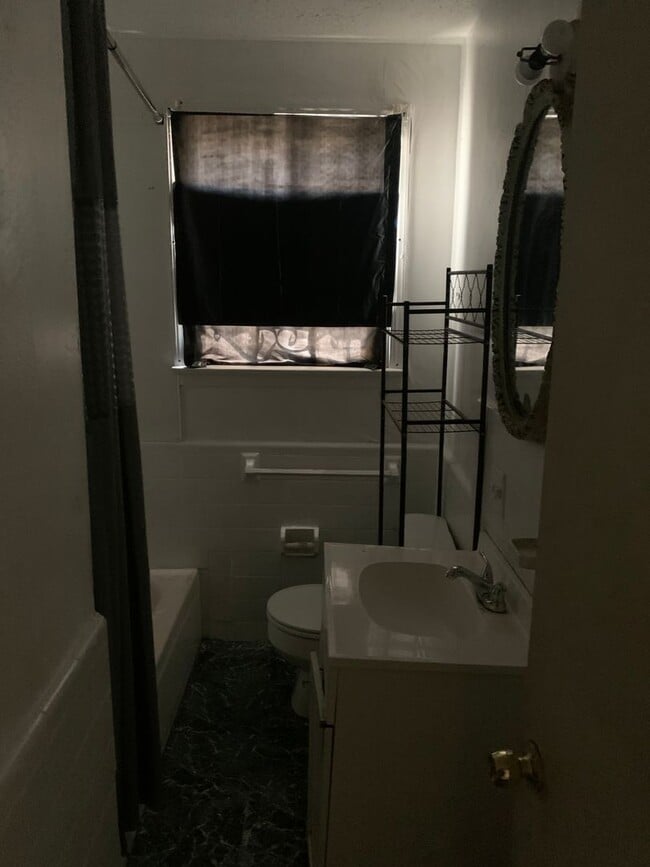 Building Photo - 1447 Alma St