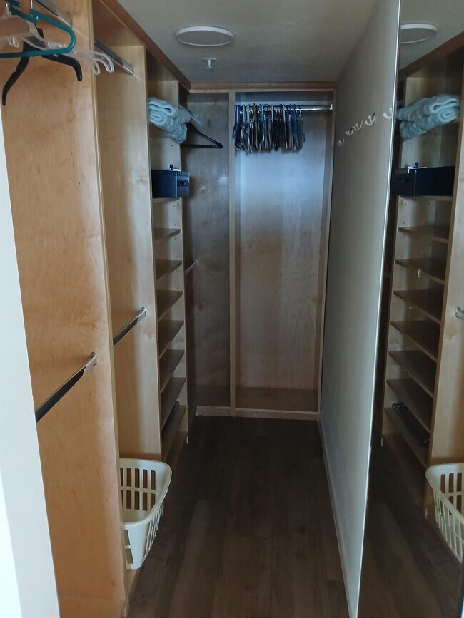 Building Photo - 3101 S Ocean Blvd