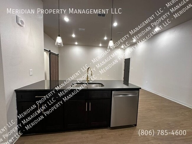 Building Photo - 5912 Erskine St