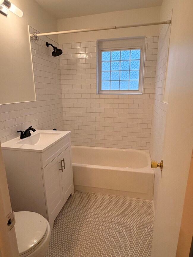 Building Photo - 1536 Inland Ave