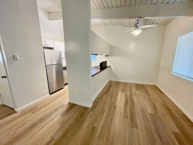 Building Photo - DESIRABLE MILLWOOD NEIGHBORHOOD ON TREE LI...