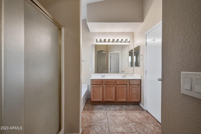 Building Photo - 16122 W Desert Bloom St