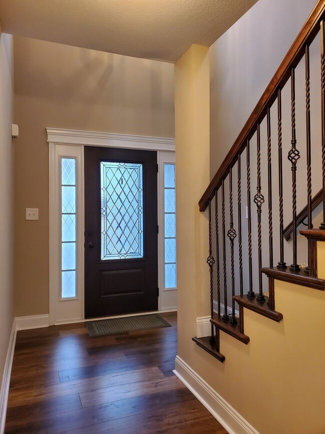 Building Photo - 843 Crestone Ln