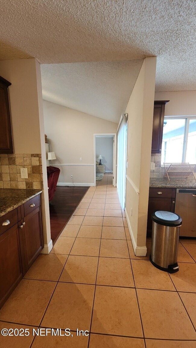 Building Photo - 10 Blackfoot Ct