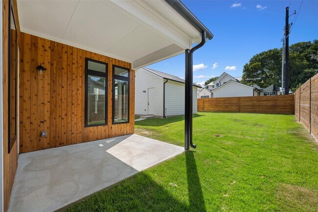 Building Photo - 4010 Valley View Rd