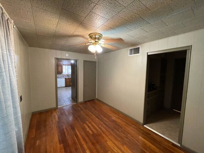 Building Photo - 3 Bedroom 3 Bath Home