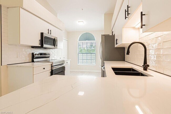 Building Photo - 4985 Sandra Bay Dr