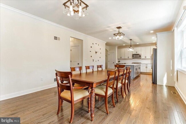 Building Photo - 321 Middletown Rd