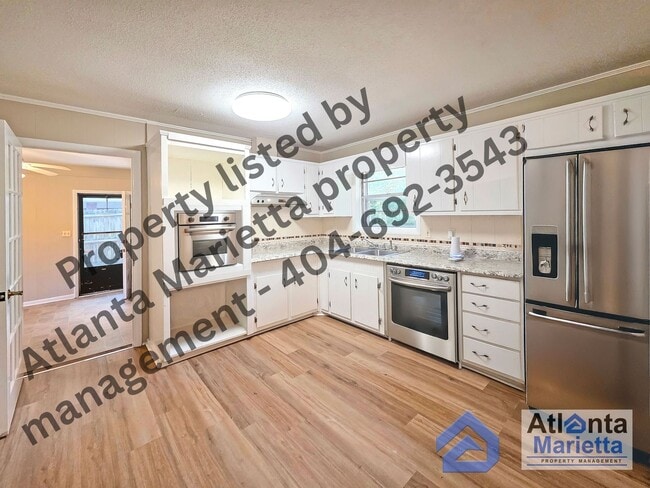 Building Photo - Charming Renovated Ranch on Private Wooded...