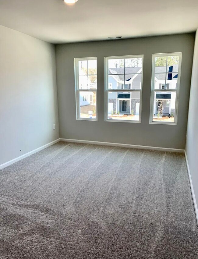 Building Photo - 525 Hazy Hls Ln