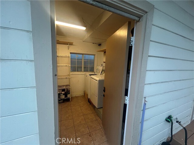 Building Photo - 206 Fern St