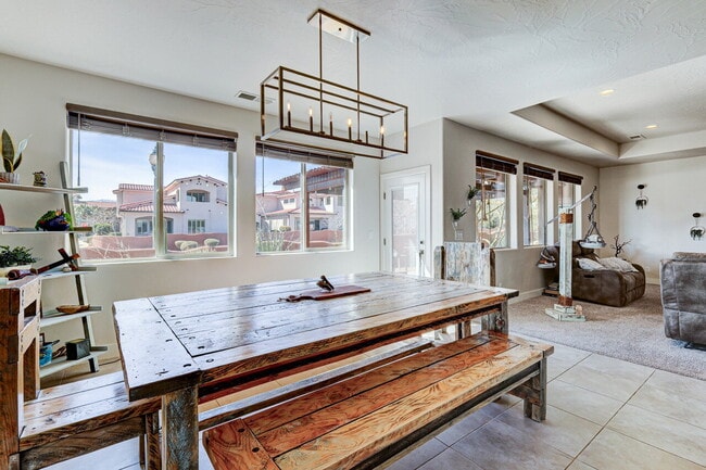 Building Photo - "Charming 3-Bedroom Retreat with 2 Baths and 2150 Sq. Ft. of Comfort in Santa Clara!"