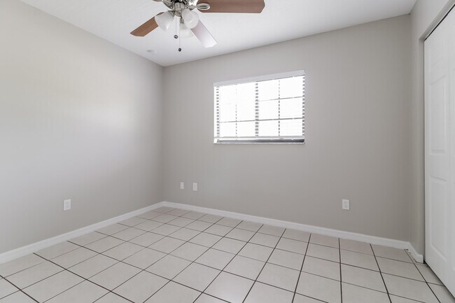 Building Photo - 431 Tropicaire Ave SW