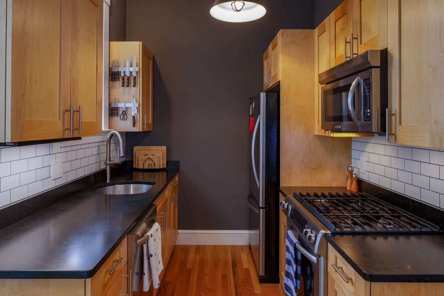 Building Photo - 80 Webster Ave