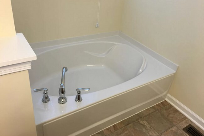 Building Photo - Gorgeous 3 BD/ 2.5 BA Townhouse Available ...