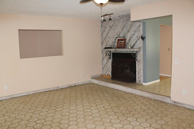 Building Photo - 7003 SW 39th St