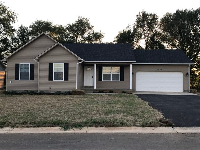 Primary Photo - 1474 N POINTE Wy