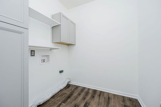 Building Photo - 6563 Enclave Blvd