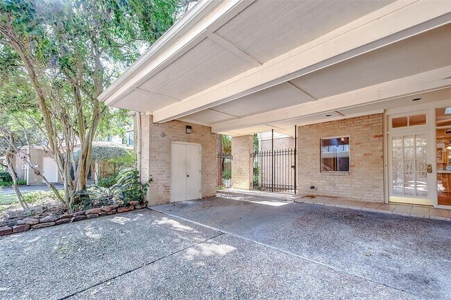 Building Photo - 201 Vanderpool Ln