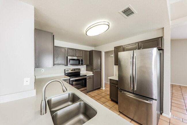 Building Photo - 10727 W Calle del Sol