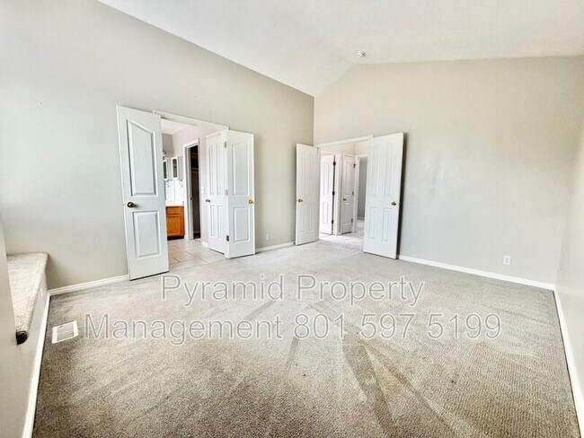 Building Photo - 979 Blue Heron Cir