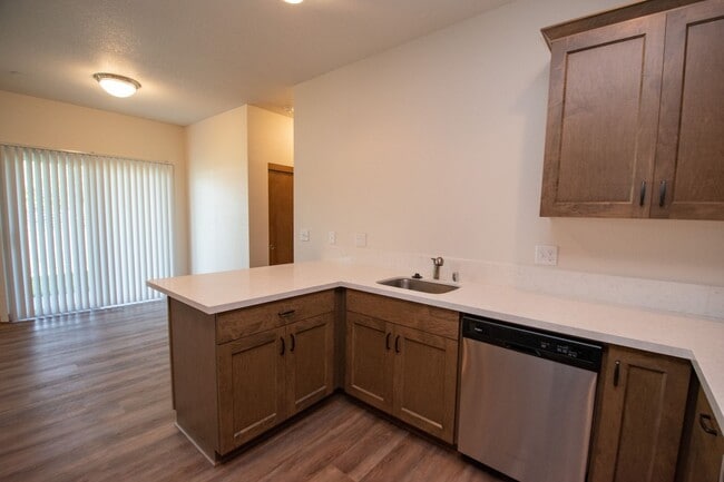 Building Photo - Wonderful 2BD Duplex in Great Washougal Lo...