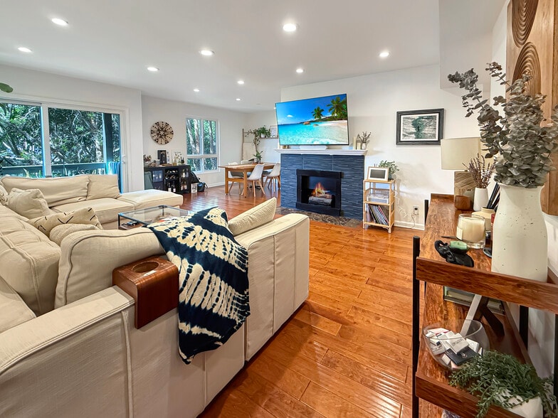 Building Photo - 1262 S Barrington Ave