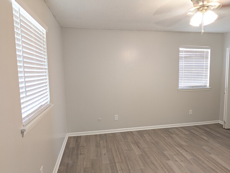 Building Photo - 9508 Labette Dr