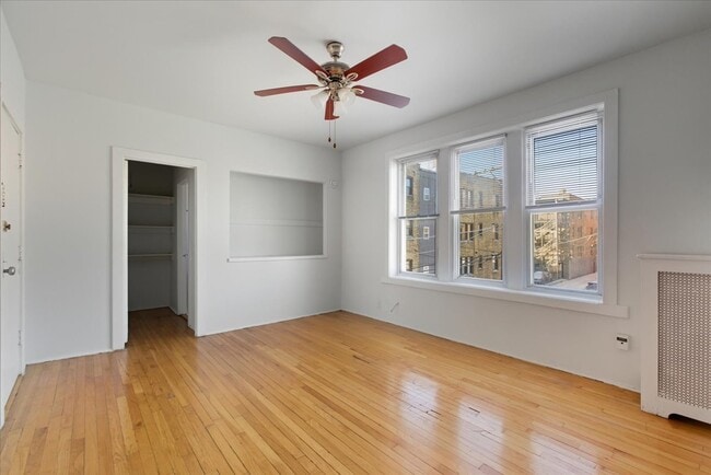 Building Photo - 1635 W Morse Ave