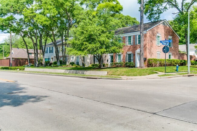 Building Photo - 1407 Springrock Ln