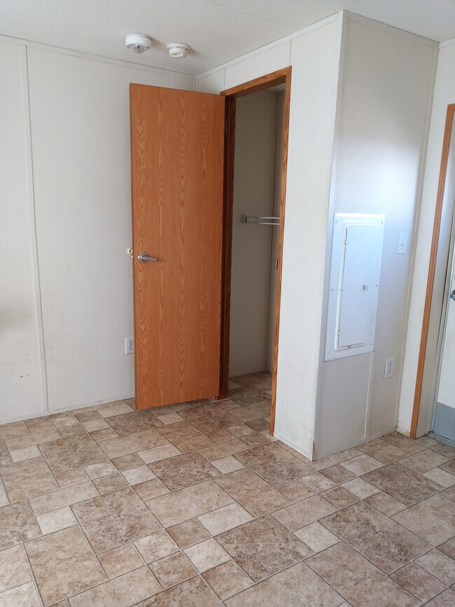 Building Photo - 111 W Rowan St