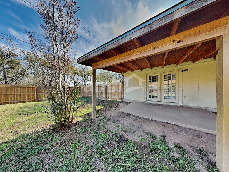 Building Photo - 602 Jessica Pl