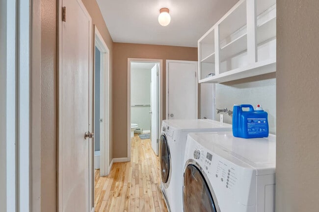 Building Photo - 665 Columbus St E