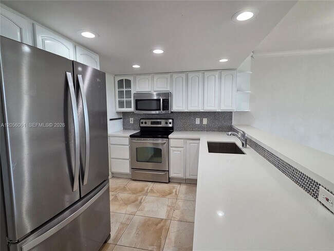Building Photo - 9001 SW 77th Ave
