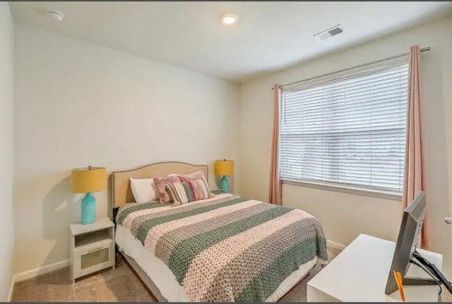 Building Photo - 405 Bering Ln