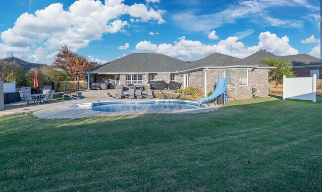 Building Photo - Spacious Madison Home with Pool, Game Room, Bonus Room & Prime Location