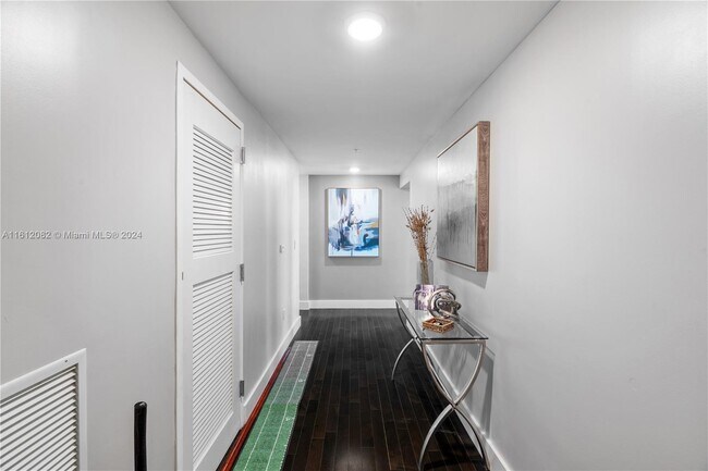 Building Photo - 1900 N Bayshore Dr