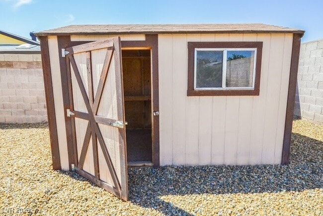 Building Photo - 1108 Meadbrook St