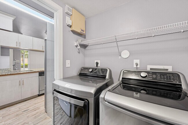 Building Photo - 6410 Emerald Dunes Dr