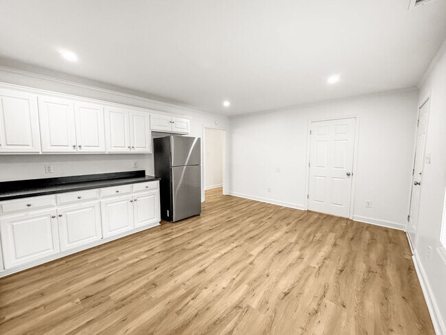Building Photo - Newly Remodeled 3-BR, 2-Bath Home