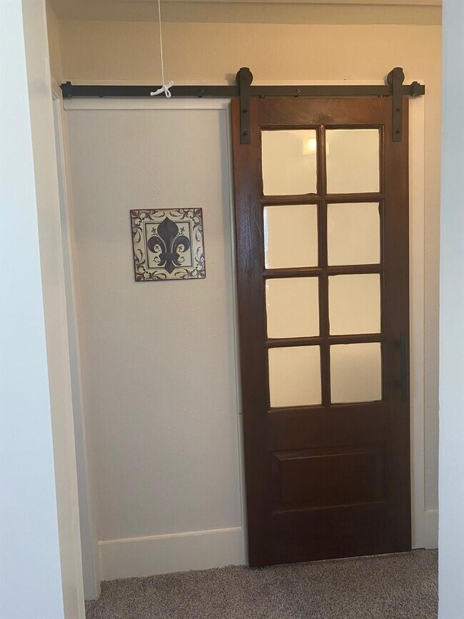 Building Photo - 2708 Winbern St