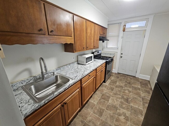 Building Photo - 2 Bedroom 1 Bathroom in Belair-Edison